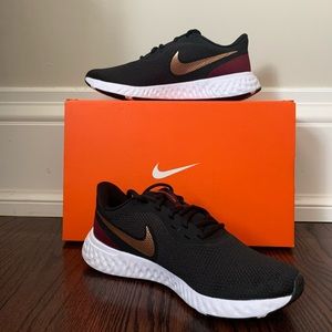 Nike Women’s Revolution 5 Running Shoes